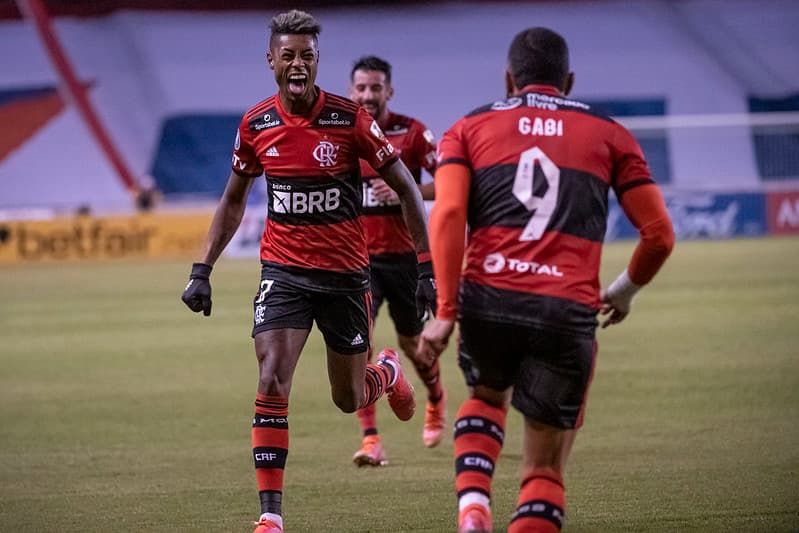Bruno henrique e Gabigol na vitórai do Flamengo contra a LDU
