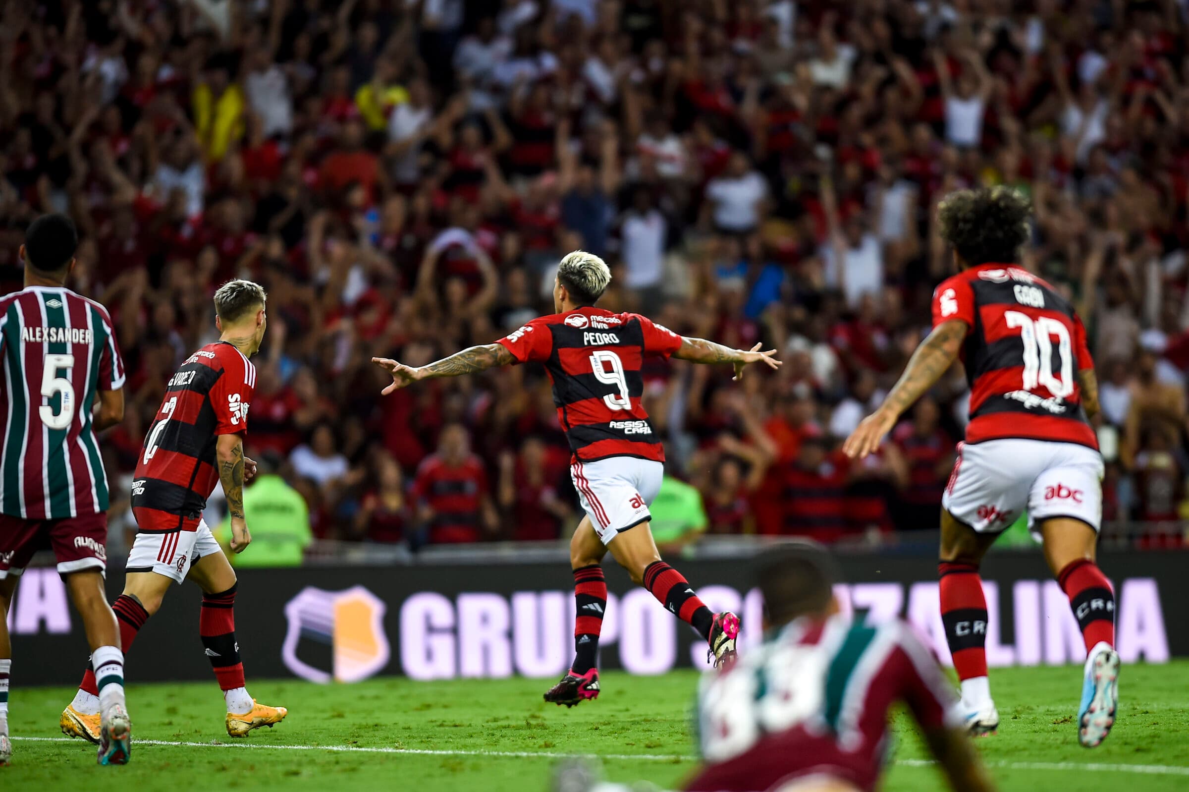 Flamengo finalmente mostra dentro do campo o atual abismo econômico que abriu para o Fluminense