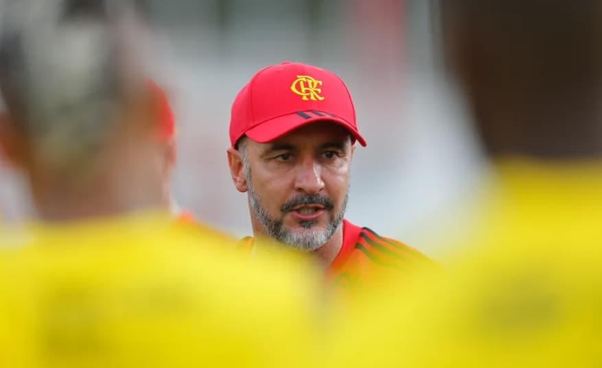 Vitor Pereira em treino do Flamengo; treinador foi demitido, clube tem interessem e Jorge Jesus e Jorge Sampaoli e as últimas notícias