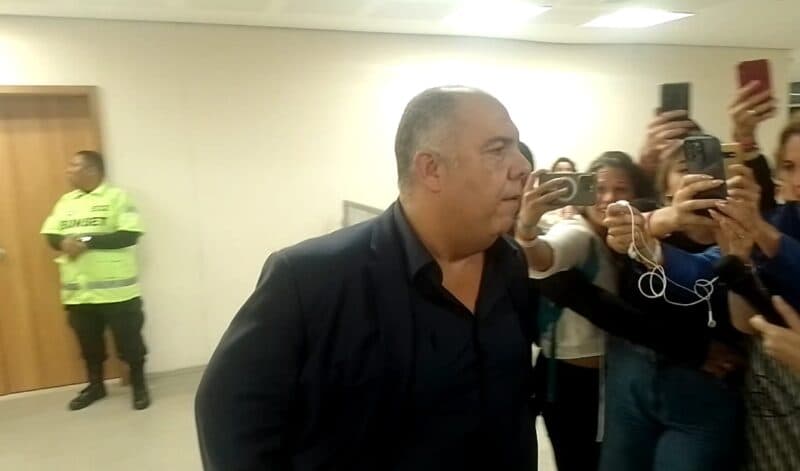 Marcos Braz na zona mista do Maracanã