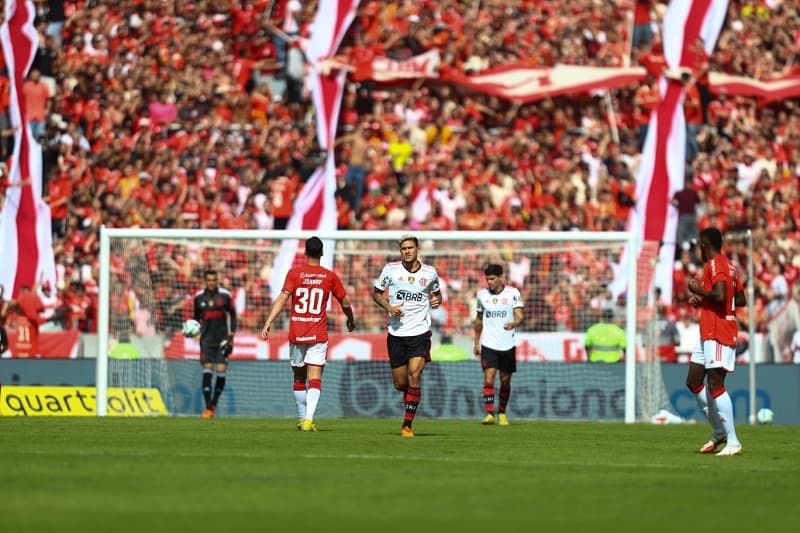 Flamengo visita o Internacional pelo Brasileirão