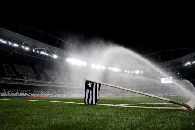 Botafogo toma atitude inesperada após compra de seguidores de torcedores do Flamengo