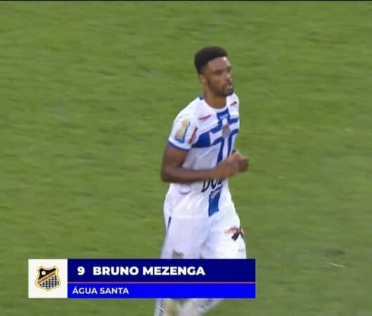 Bruno Mezenga, ex Flamengo, marca os dois da vitória do Água Santa contra o Palmeiras