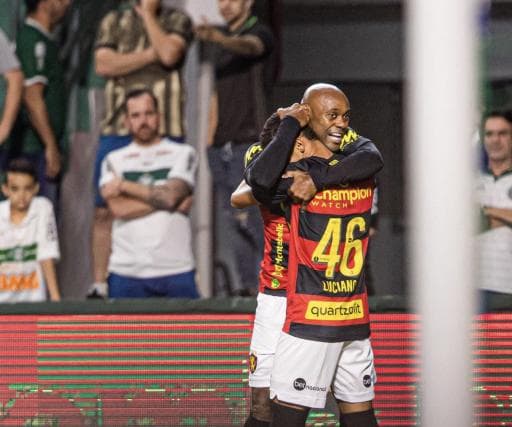 Adversário do Fla no Brasileiro, Coritiba sofre com Vagner Love e tropeça na Copa do Brasil