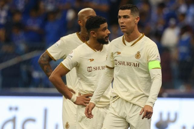 Cristiano Ronaldo aplica golpe em Cuéllar na derrota do Al Nassr para o Al Hilal