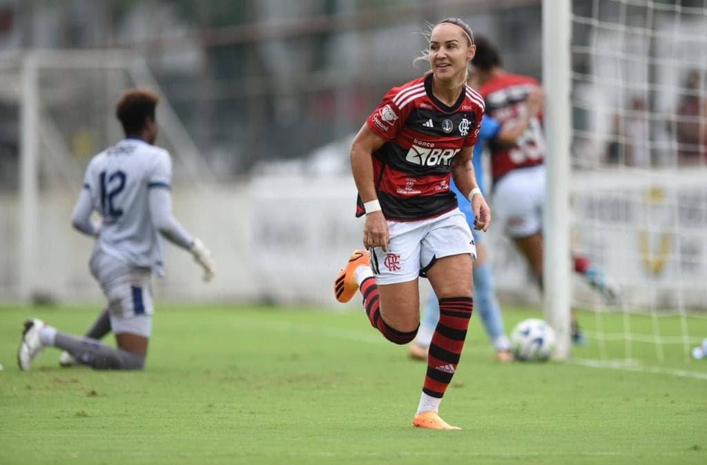 Flamengo vence Real Brasilia