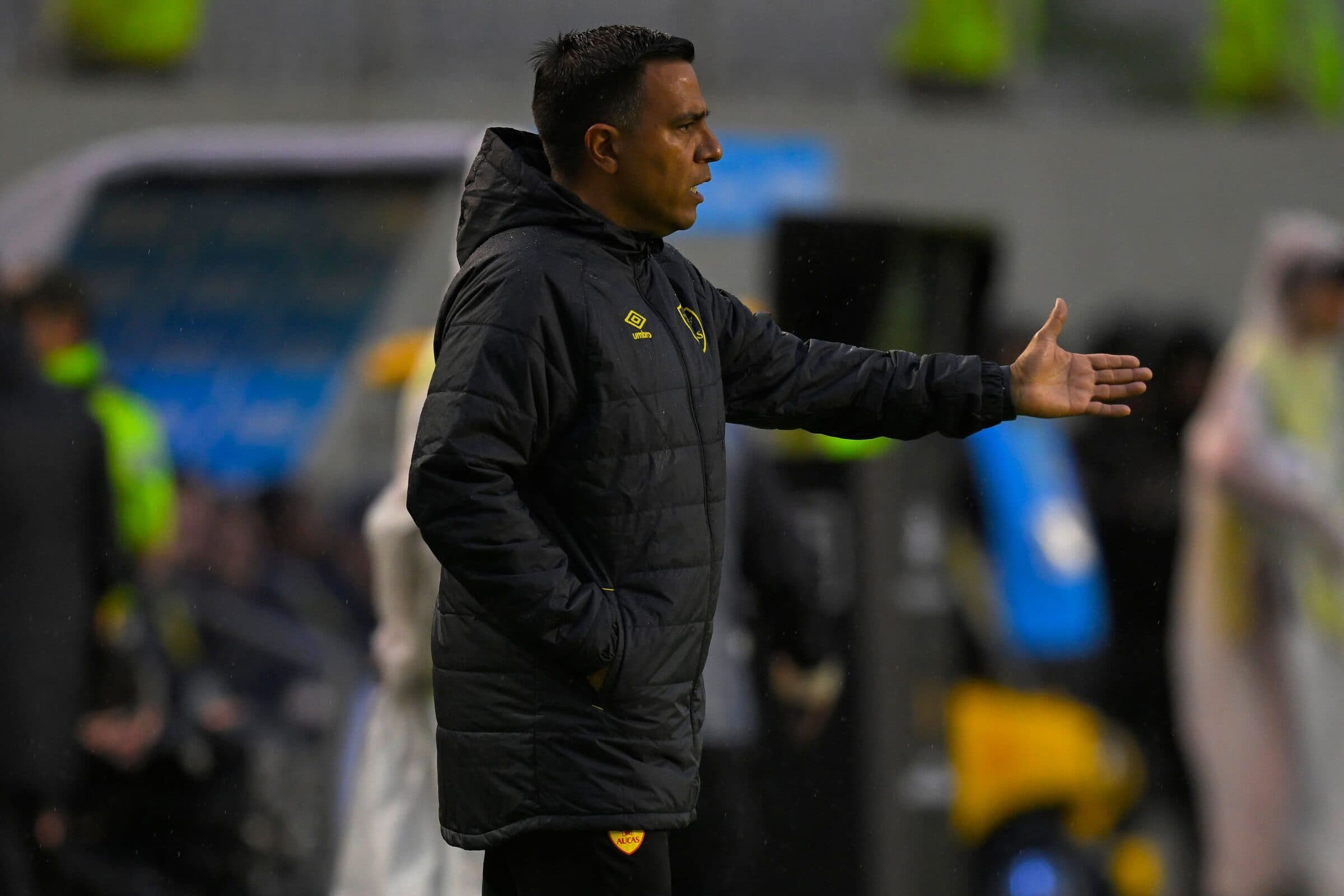 Aucas demite treinador por 'justa causa' perto de jogo contra o Flamengo