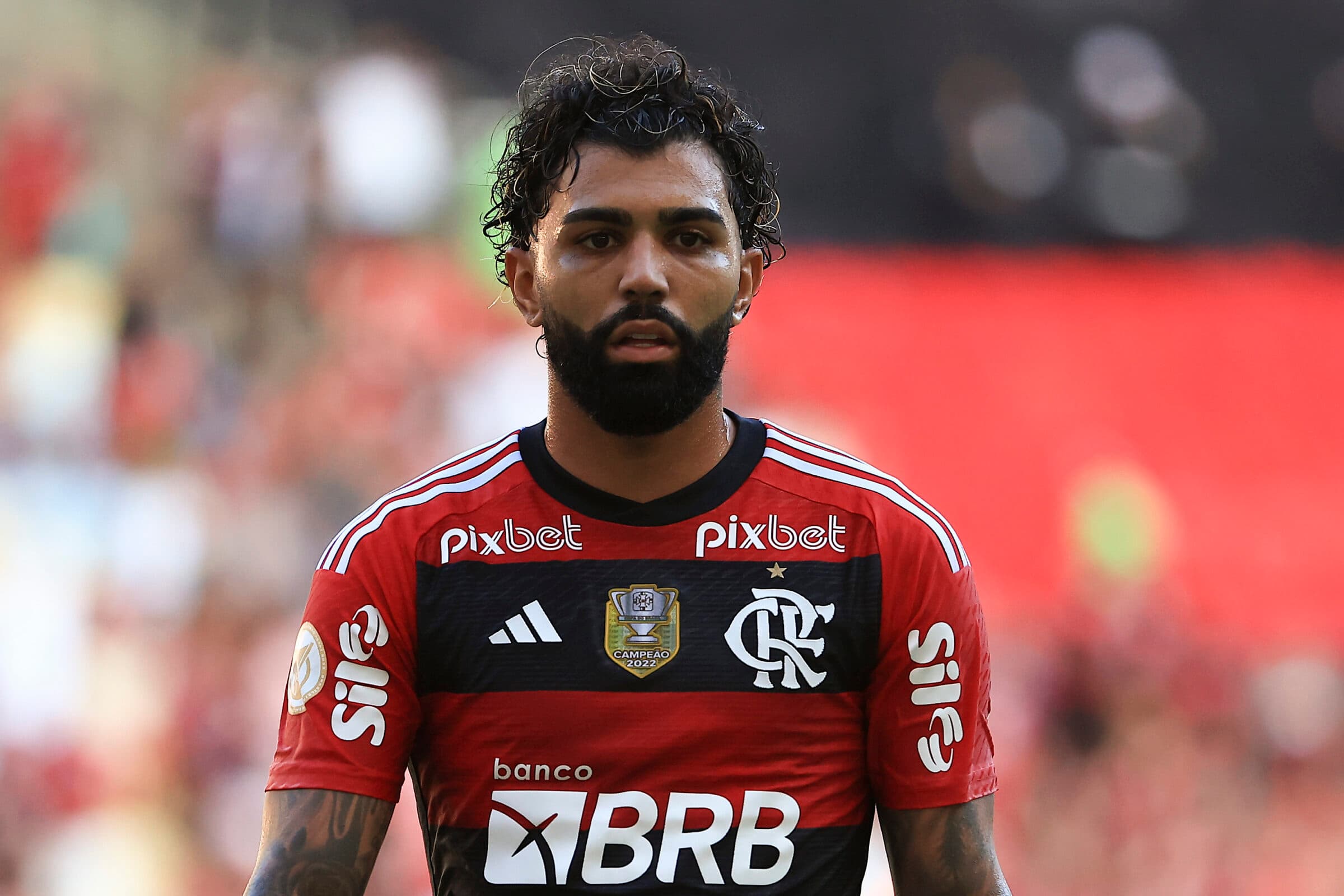 Gabigol em campo pelo Flamengo; STJD pode tirar atacante dos próximos jogos por pisão contra o Fluminense