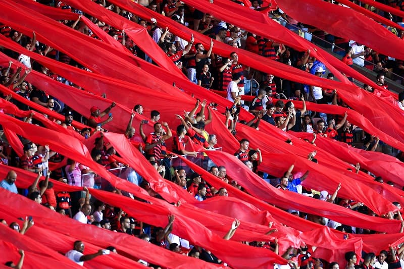 Torcedores do Flamengo no Maracanã; clube divulgou informações sobre ingressos para jogo contra o Goiás pelo Brasileirão