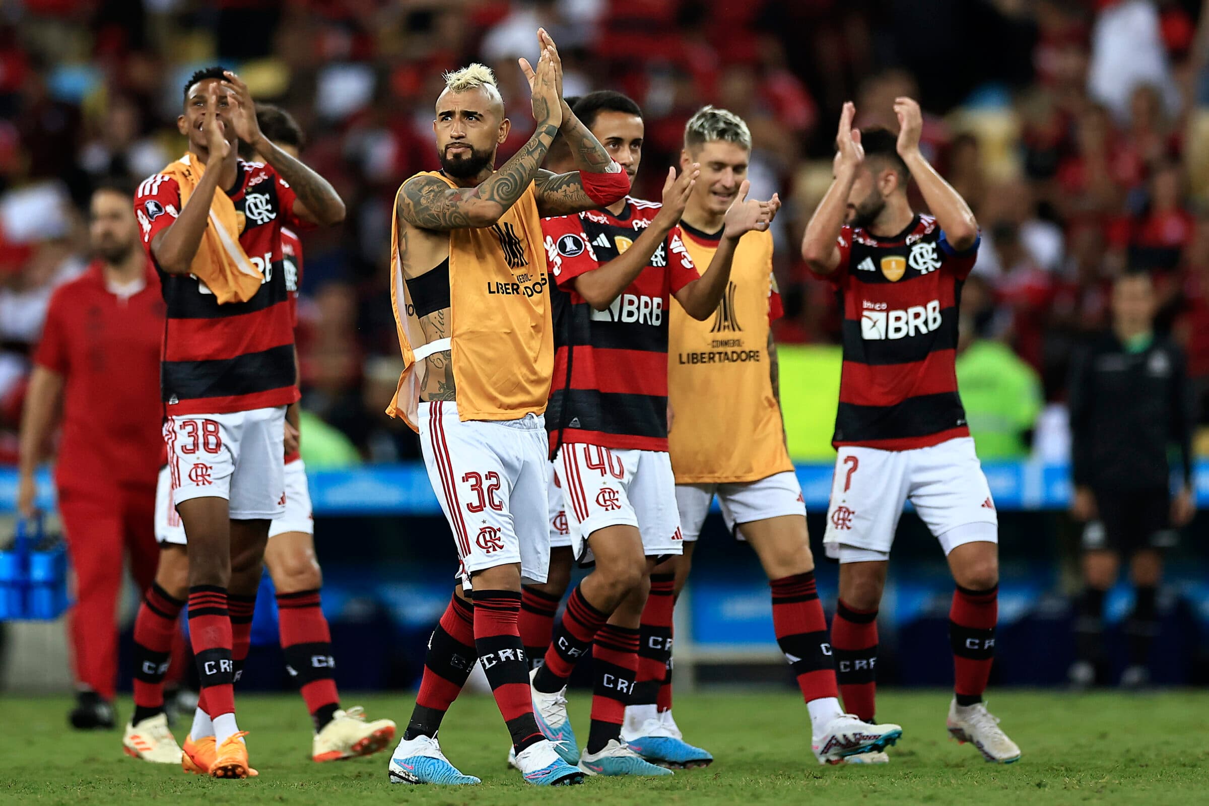 Time do Flamengo comemora vitória na Libertadores