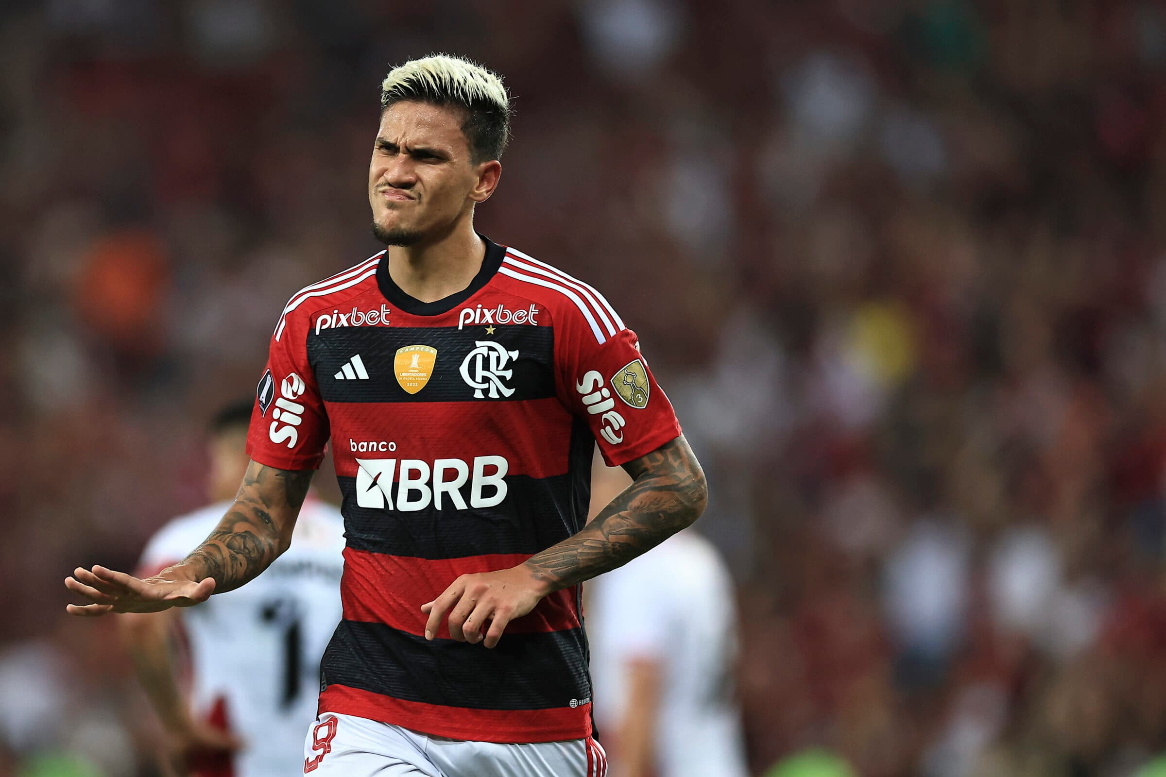 Pedro comemora gol pelo Flamengo; jogo com o Bahia, estreia da nova camisa e as últimas notícias