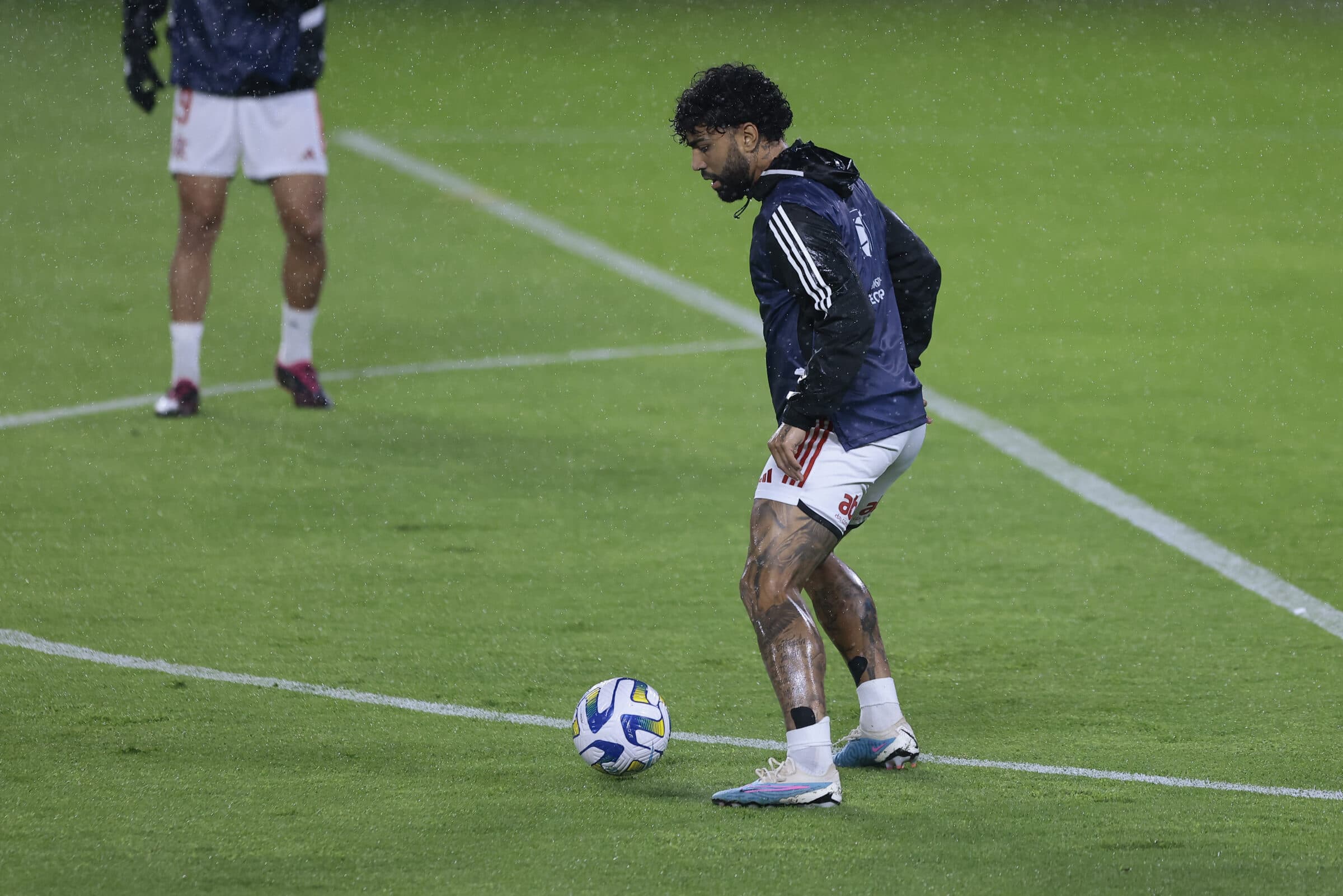 Gabigol durante aquecimento