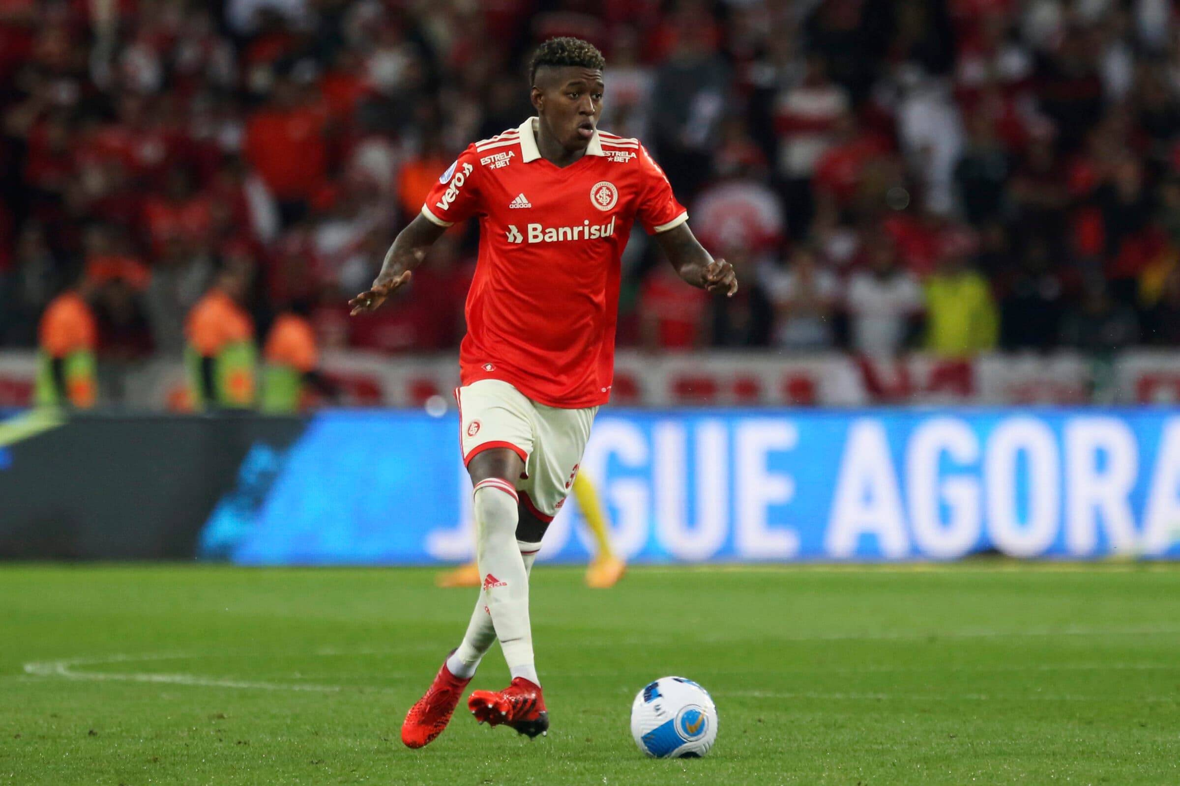 Vitão projeta jogo contra Flamengo