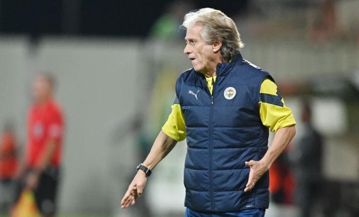 Fenerbahçe de Jorge Jesus empata em casa e desperdiça chance de colar no líder