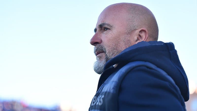 Anunciado nessa sexta, Sampaoli chega ao Rio de Janeiro neste domingo. Junto ao treinador, outros 6 profissionais integram a comissão técnica