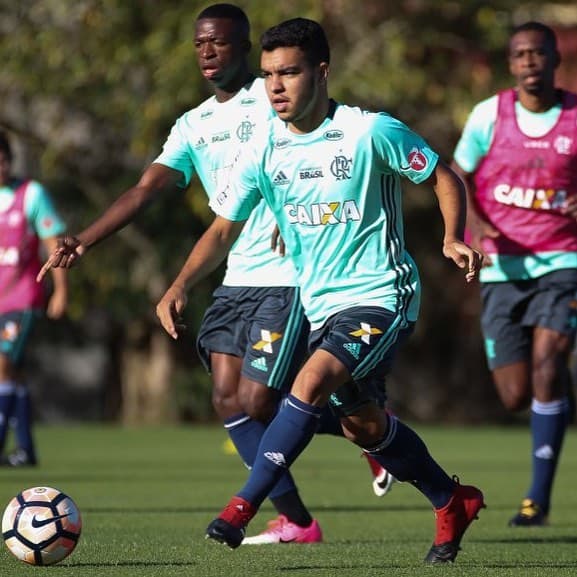 Campeão carioca pelo Flamengo é alvo de operação sobre manipulação de jogos na Série A