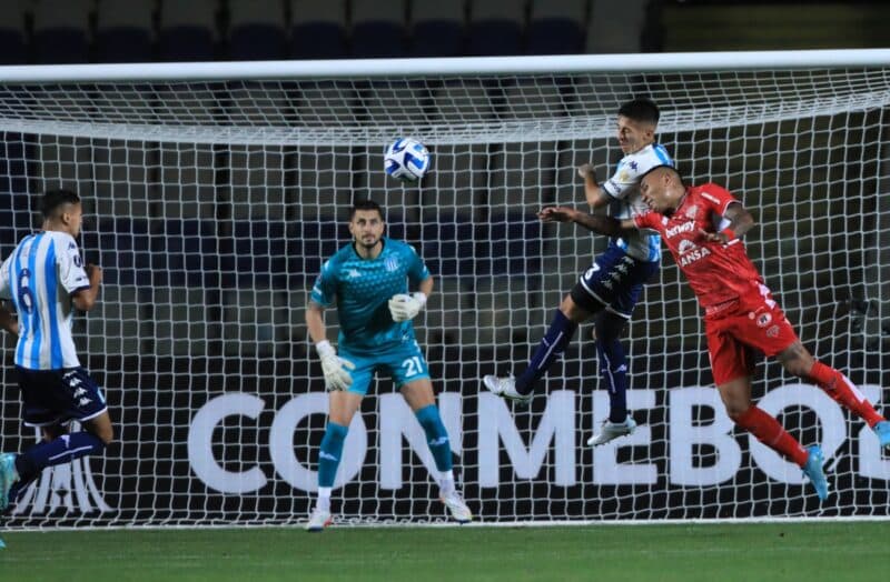 Racing vence Ñublense pela Libertadores