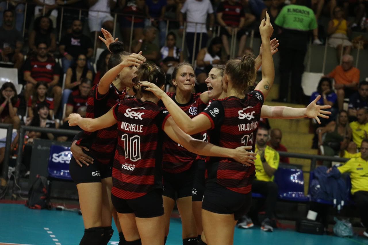 Flamengo vence o Maringá, se mantém no G-4 e encara o Fluminense nos playoffs da Superliga