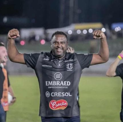 Técnico do Maringá entende que saída de Vitor Pereira fortalece o Flamengo