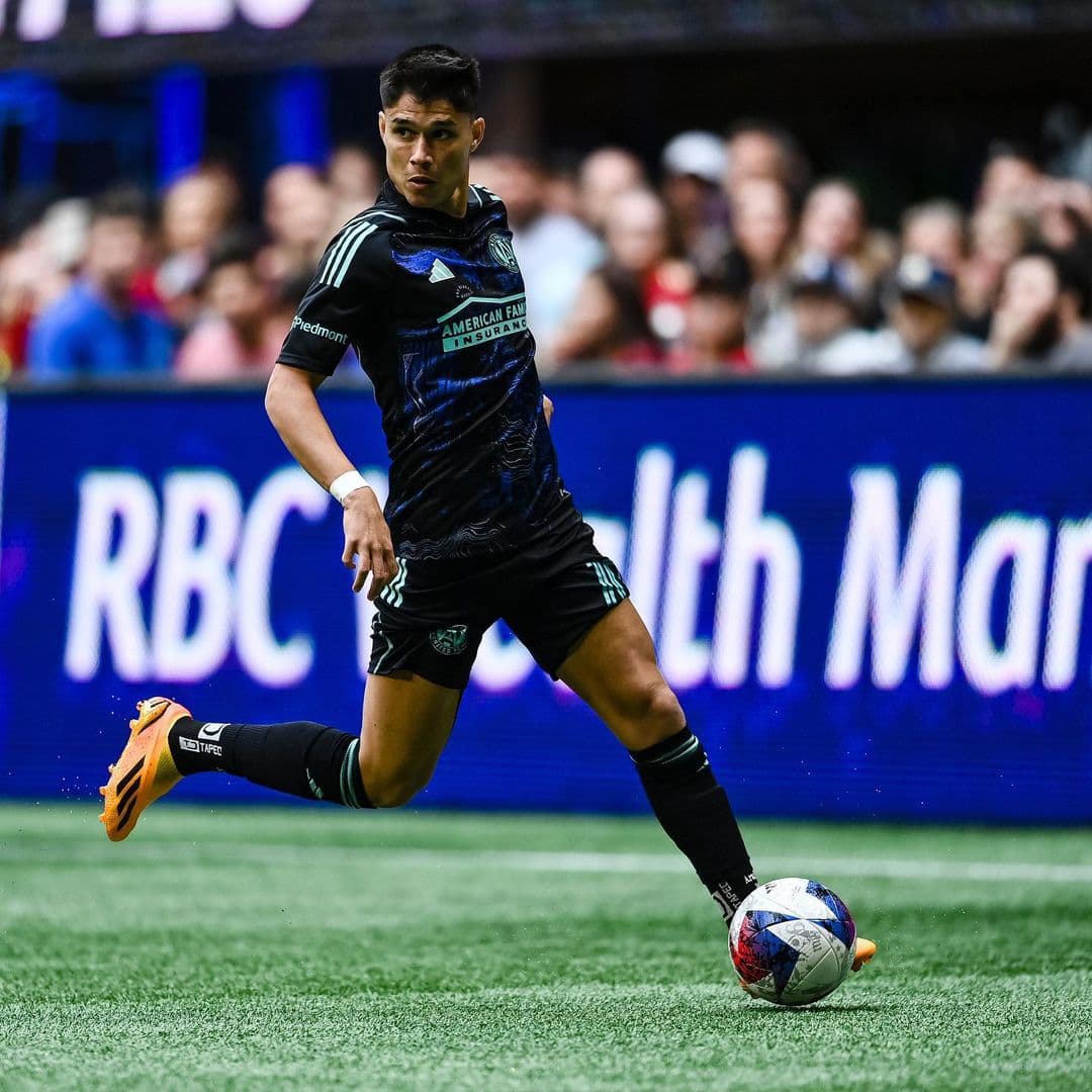 Com torcida do Fla de olho, Luiz Araújo é expulso em apenas dois minutos