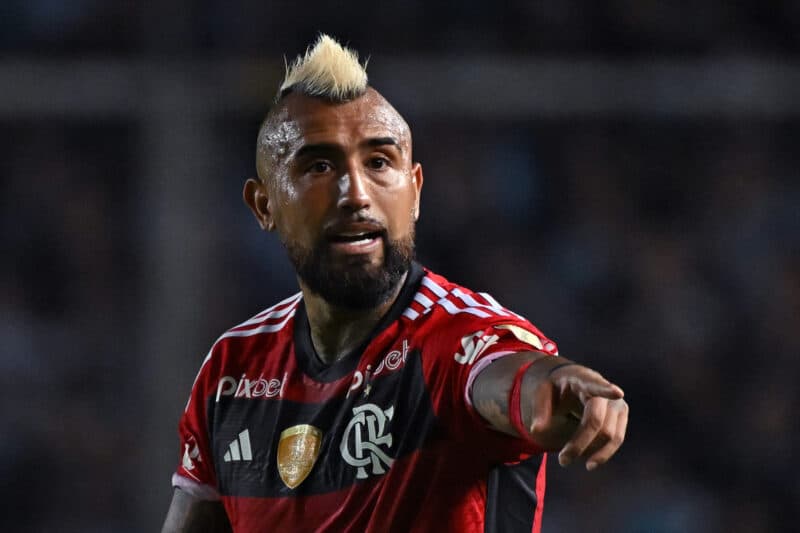 Vidal questiona lealdade de Sampaoli e dispara: 'Arrisquei minha carreira por ele'