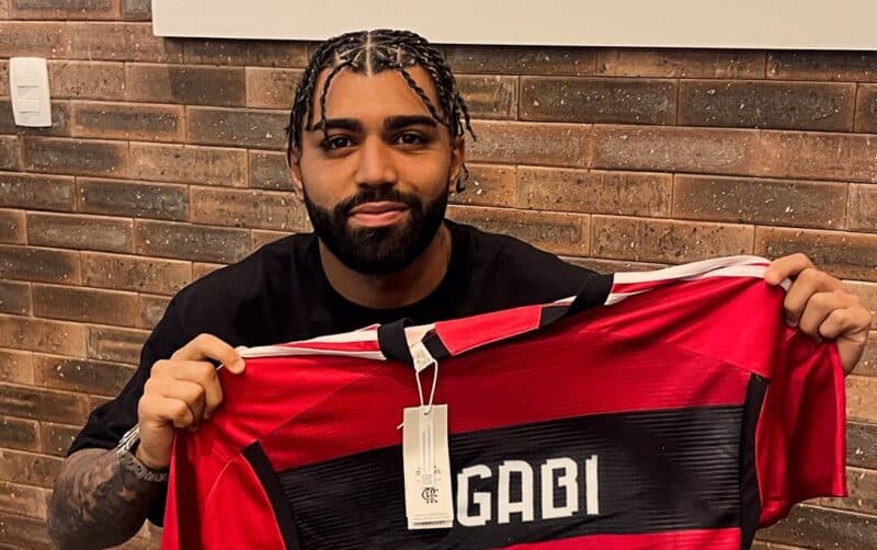 Gabigol "divulgando kit maior artilheiro da América"; gol em Flamengo x Racing quebrou recorde