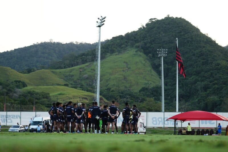 Time da LDU no Ninho do Urubu; time treinou no CT do Flamengo antes de jogo contra o Botafogo pela Sul-Americana