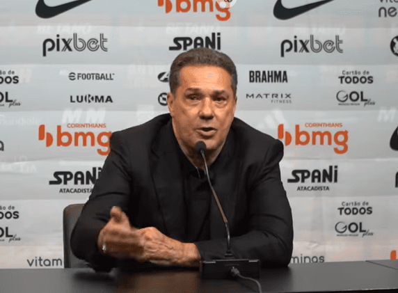 Luxemburgo compara Corinthians ao Fluminense em coletiva