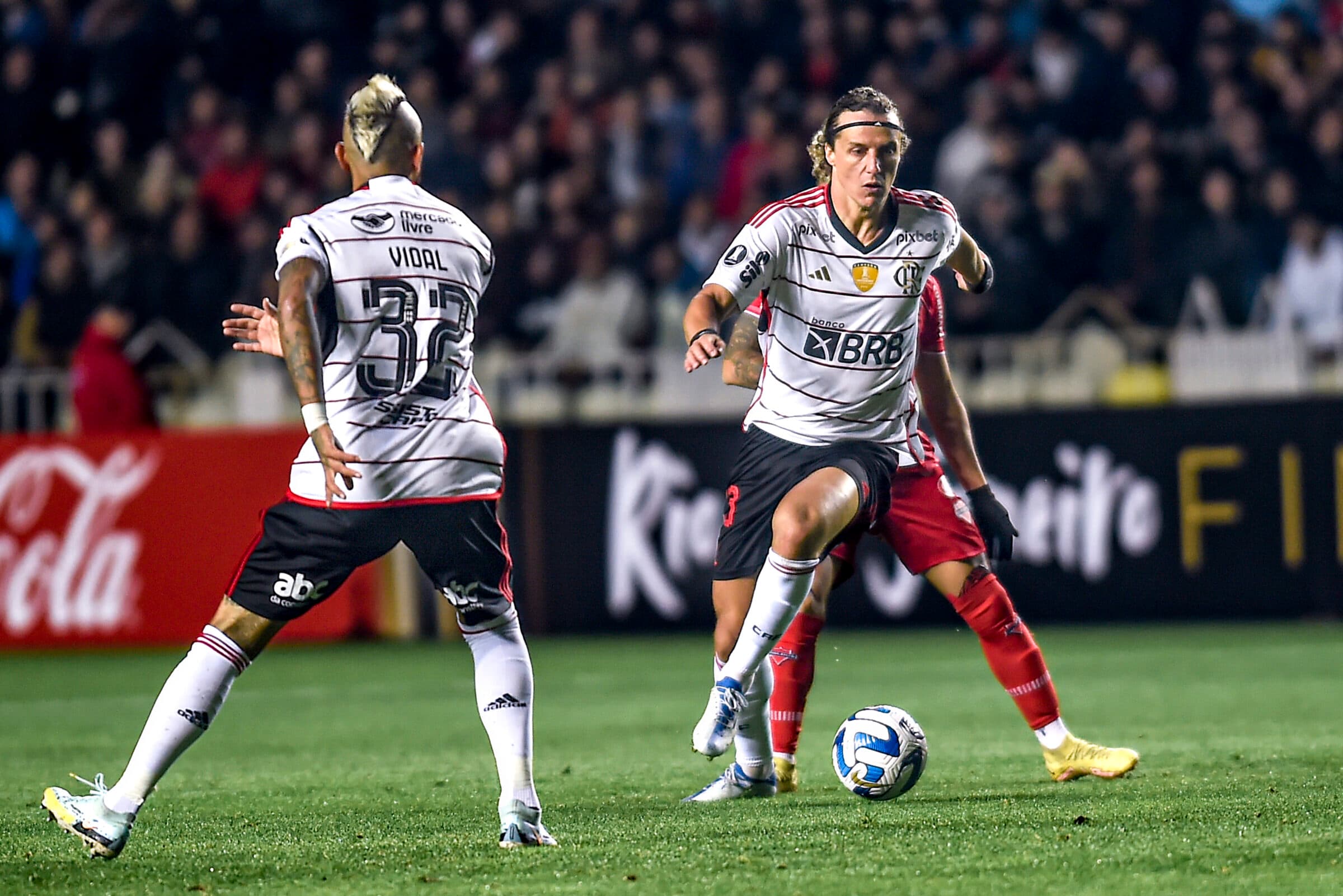 David Luiz em jogo do Flamengo; jogador deseja cumprir o contrato com o Flamengo até o fim de 2024