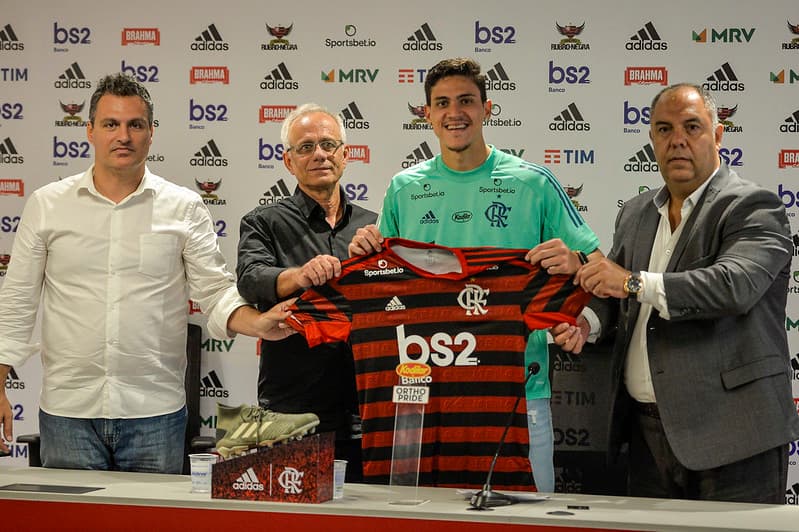 Pedro em apresentação no Flamengo; atacante é uma das contratações mais caras do clube