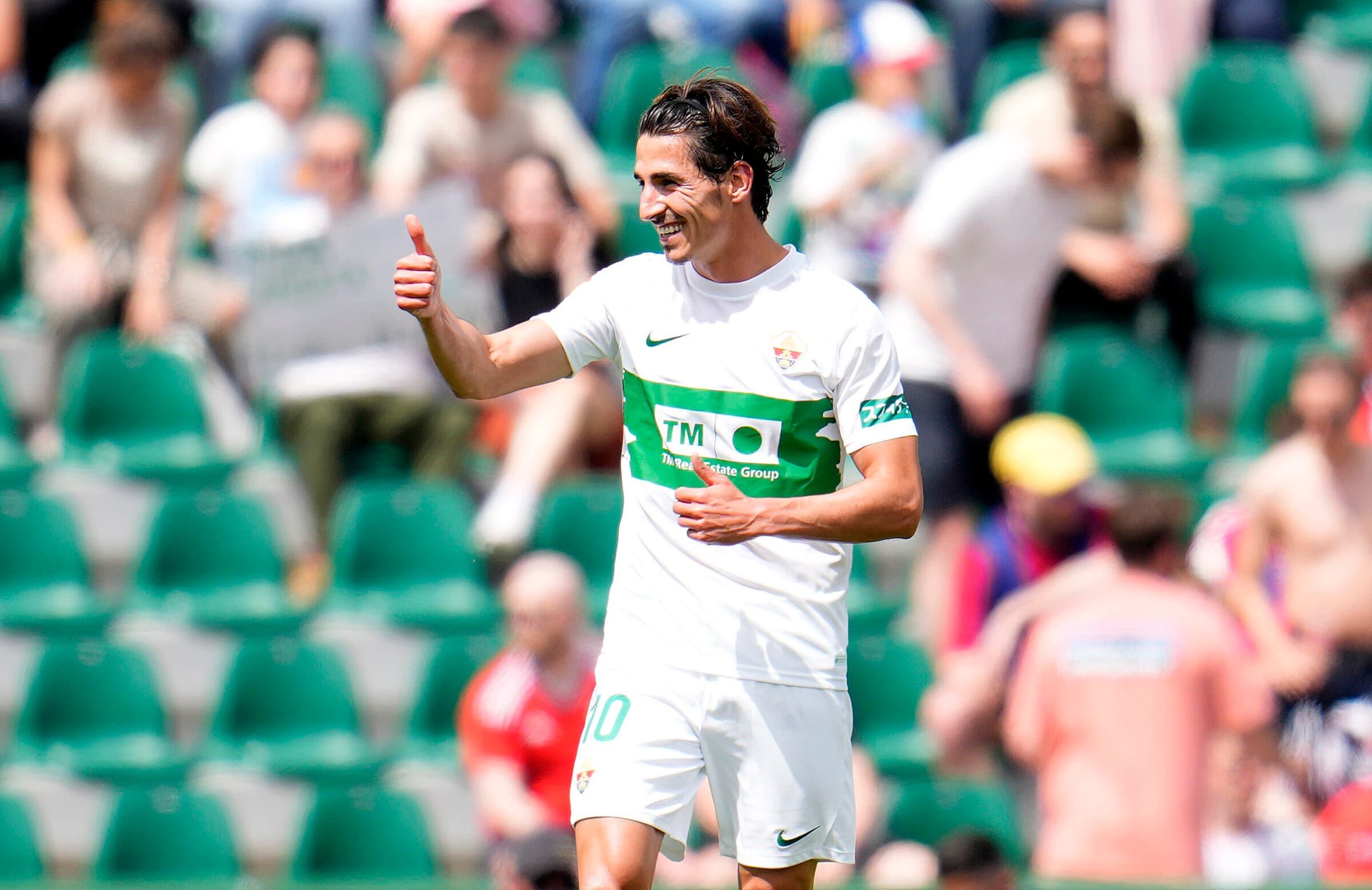 Pere Milla em campo pelo Elche; jornal espanhol afirma que Flamengo pode fazer proposta para contratação do camisa 10