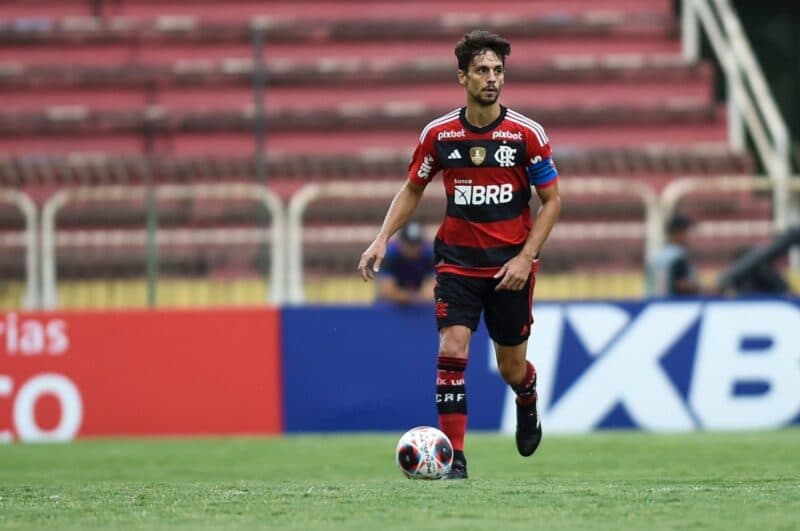 Rodrigo Caio em campo pelo Flamengo