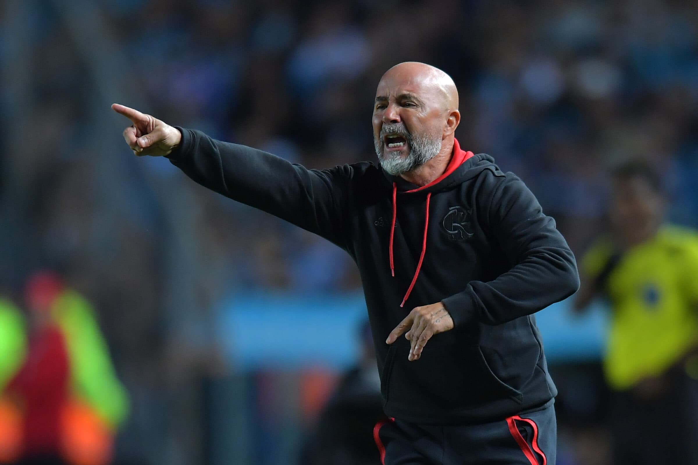 Sampaoli em jogo do Flamengo contra o Racing pela Libertadore; torcedores e imprensa provocaram técnico do Fla
