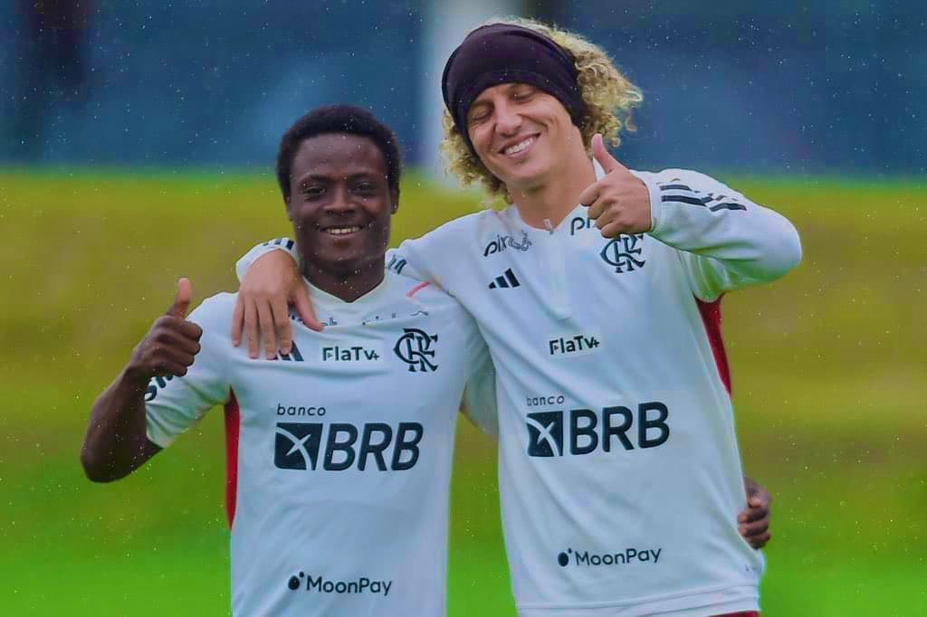 Shola Ogundana Flamengo; jogador marcou primeiro gol pelo clube na CEE CUP