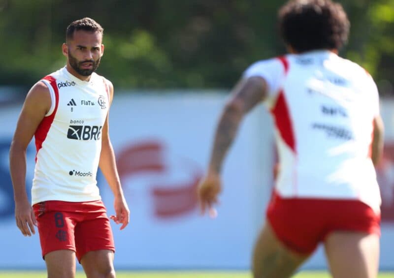 Gabigol e Thiago Maia em treino do Flamengo