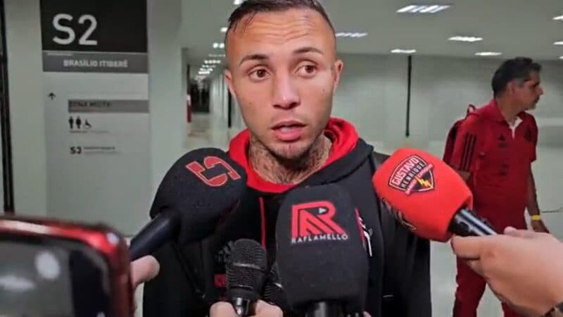 Everton Cebolinha fala com a imprensa após Flamengo x Athletico