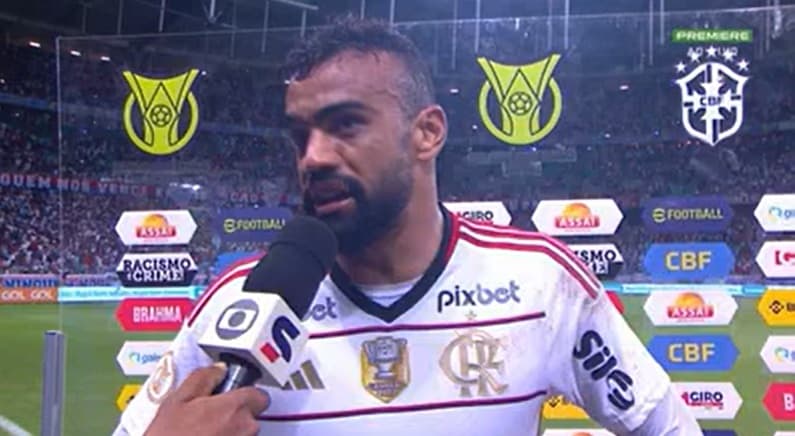 Fabrício Bruno dá entrevista na beira do campo após Bahia x Flamengo