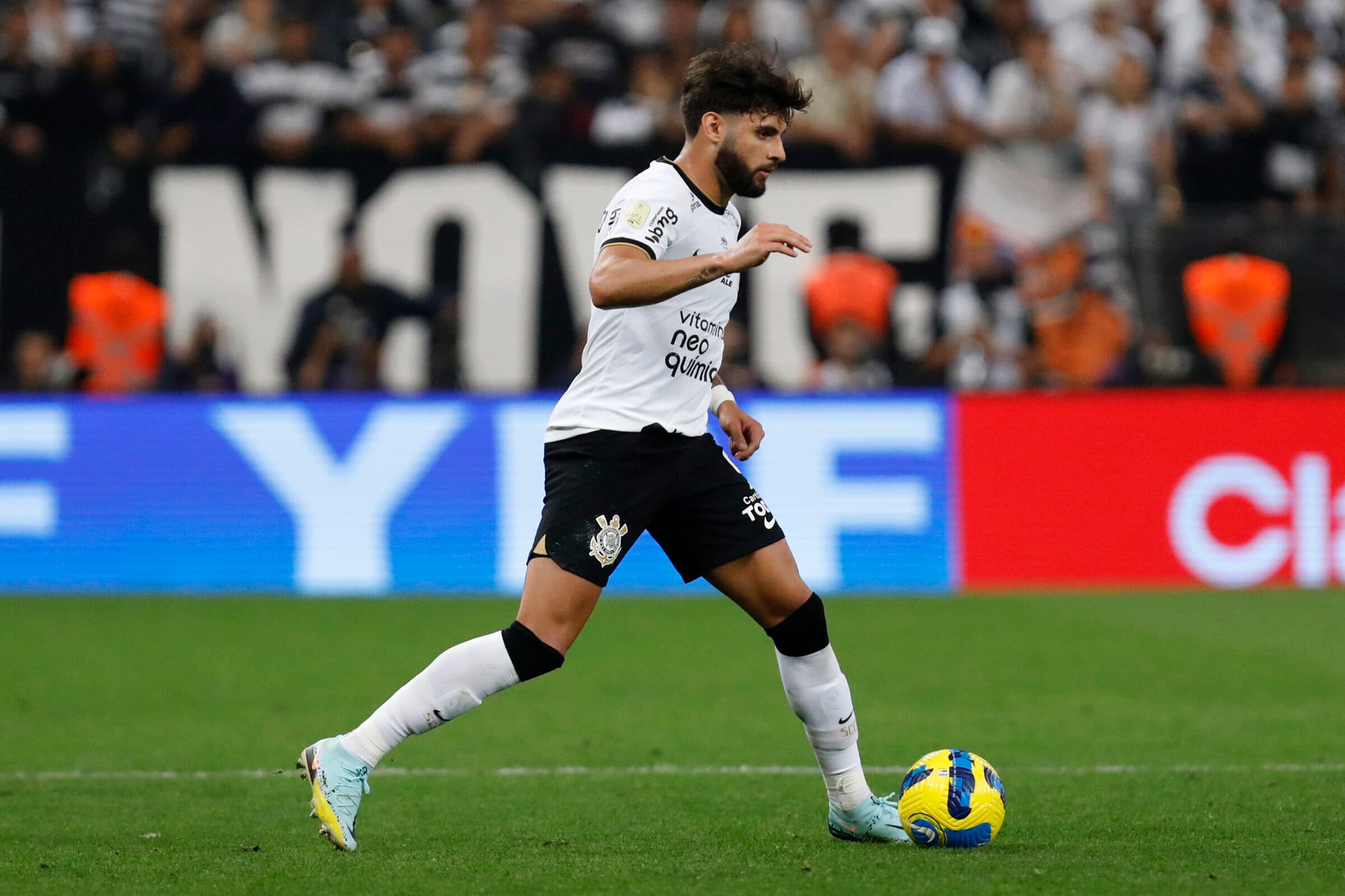 Yuri Alberto em campo pelo Corinthians; Vitória do time paulista coloca o Flamengo na zona de rebaixamento