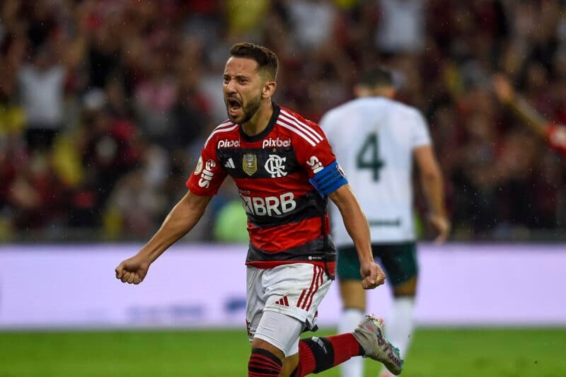 Everton Ribeiro em campo pelo Flamengo; capitão se tornou quarto jogador com mais partidas pelo Fla em Campeonatos Brasileiros