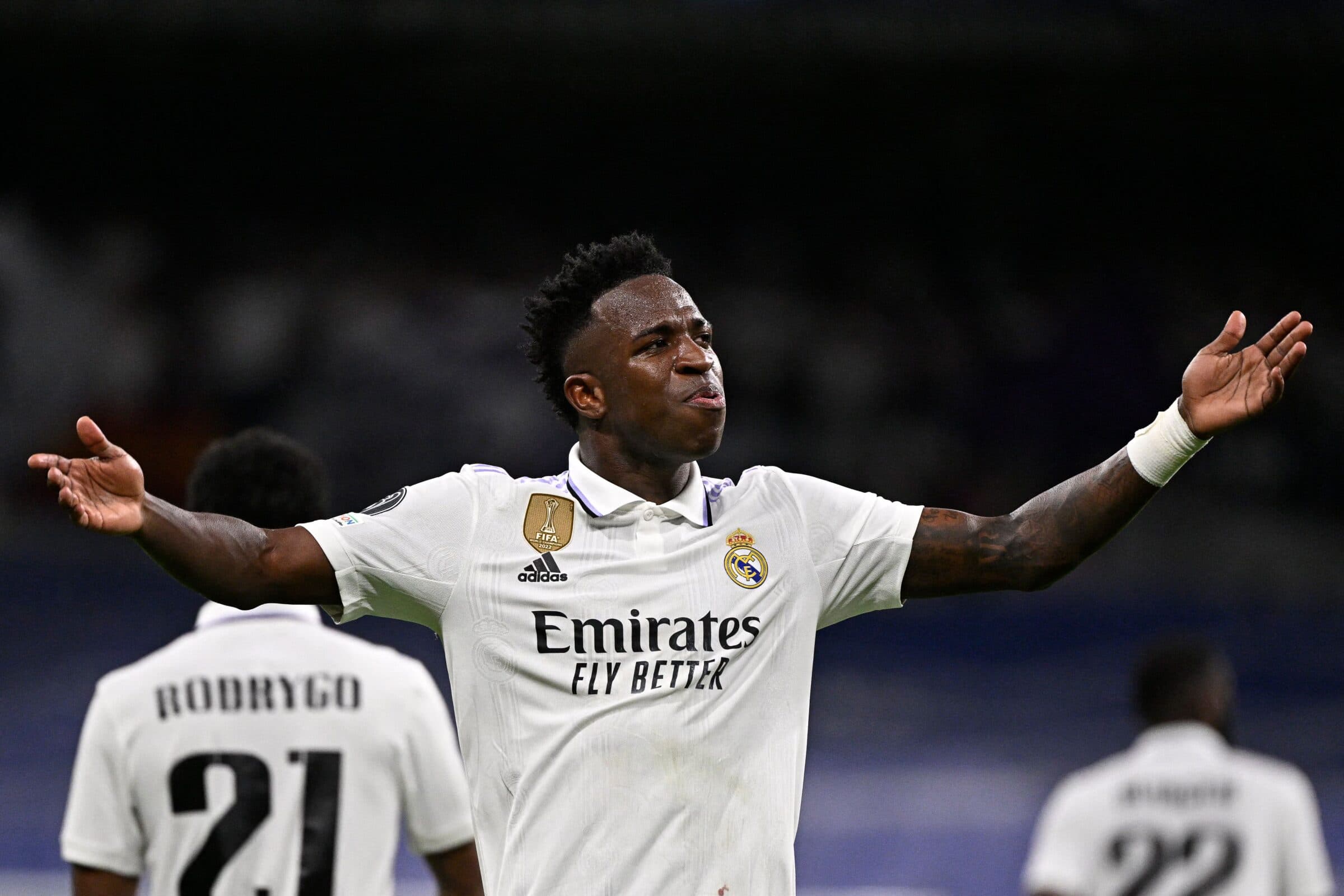 Em partida válida pelas semifinais da Champions League, o Real Madrid vai batendo parcialmente o Manchester City com gol de Vini Jr