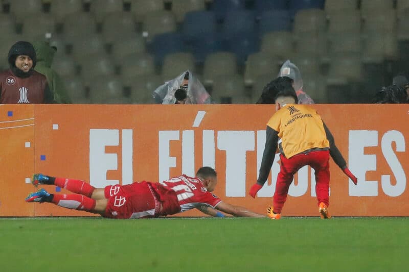Jorge Henríquez comemora gol contra o Flamengo