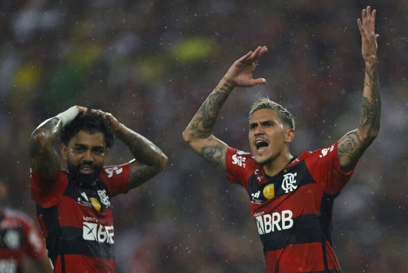 Gabigol e Pedro em jogo do Flamengo;