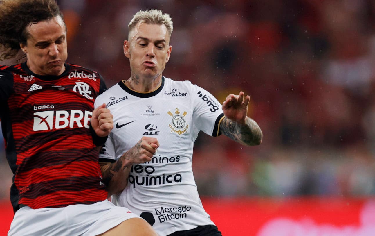 David Luiz e Roger Guedes em Flamengo x Corinthians