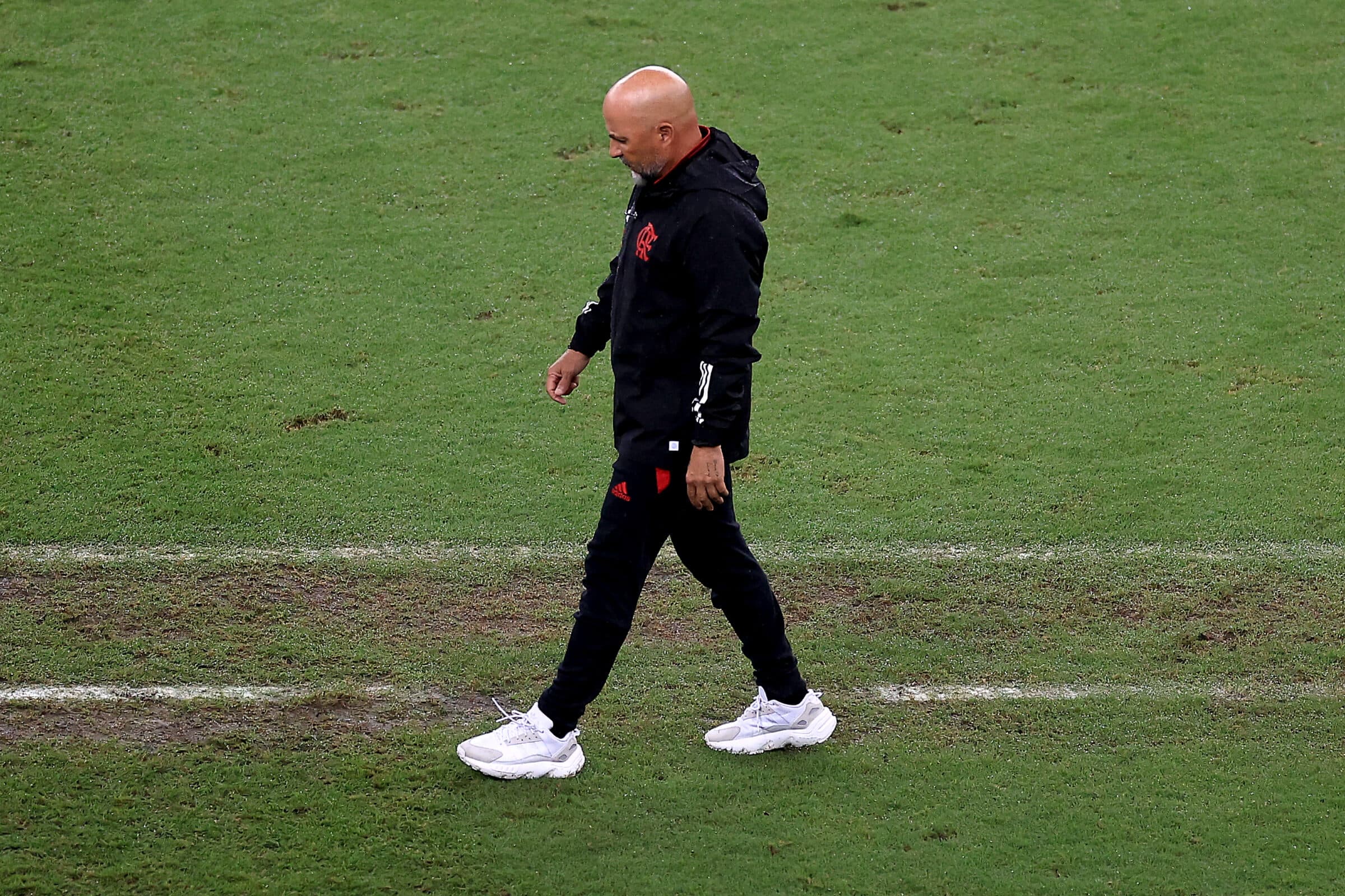 Em entrevista coletiva após Flamengo x Bahia, o treinador Jorge Sampaoli justificou as 5 alterações escancarando um sério problema