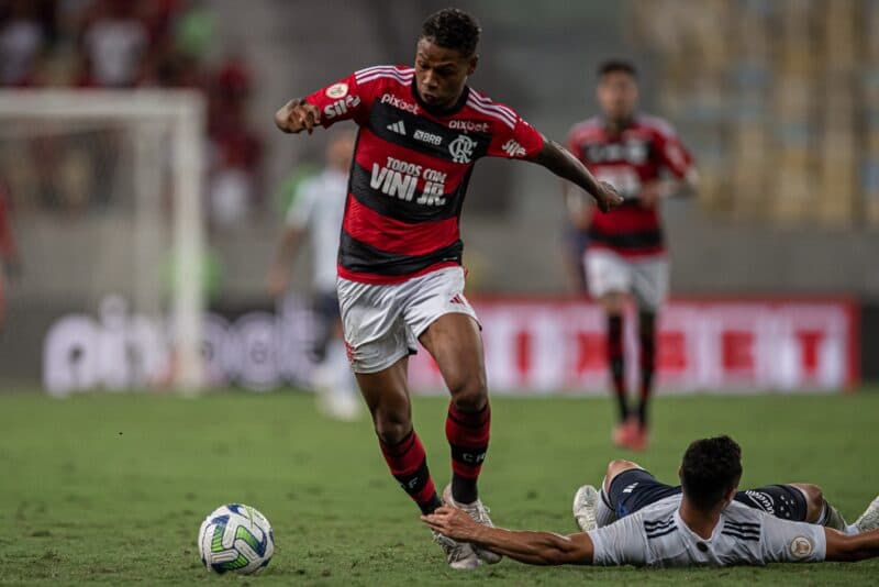 Matheus França em jogo do Flamengo contra o Cruzeiro; Clube recusou oferta do Crystal Palace