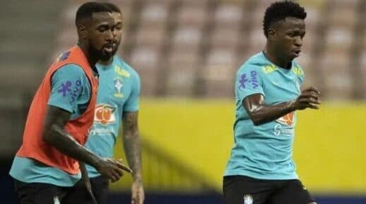 Volante do Flamengo foi alvo de racismo em 2020; 'preto incomoda quando está no lugar mais alto', escreveu Gerson a Vinícius Junior