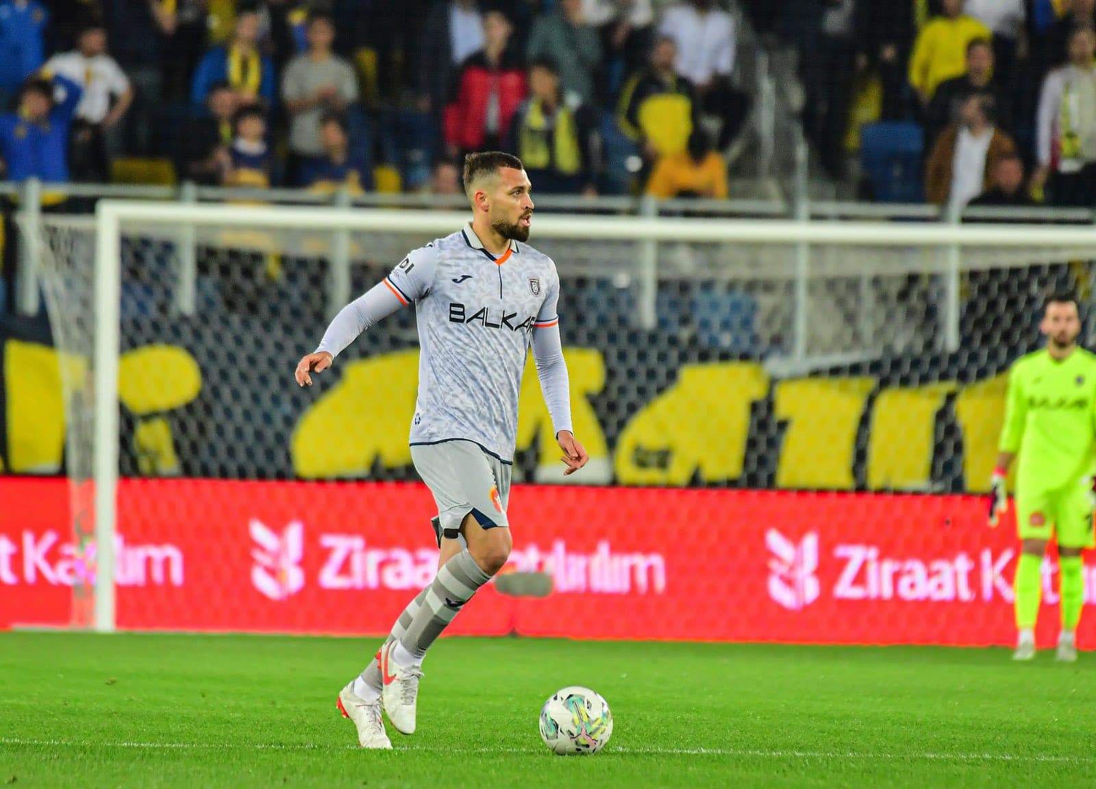 Cria do Flamengo se destaca e está entre melhores do ano no Campeonato Turco