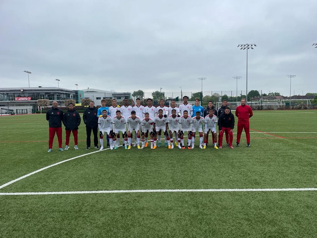 Em sua estreia pela Liam Brady Cup 2023, o Flamengo botou os ingleses na roda e garantiu duas vitórias na competição de base