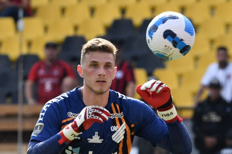 Bento, goleiro do rival do Flamengo na Copa do Brasil, Athletico-PR