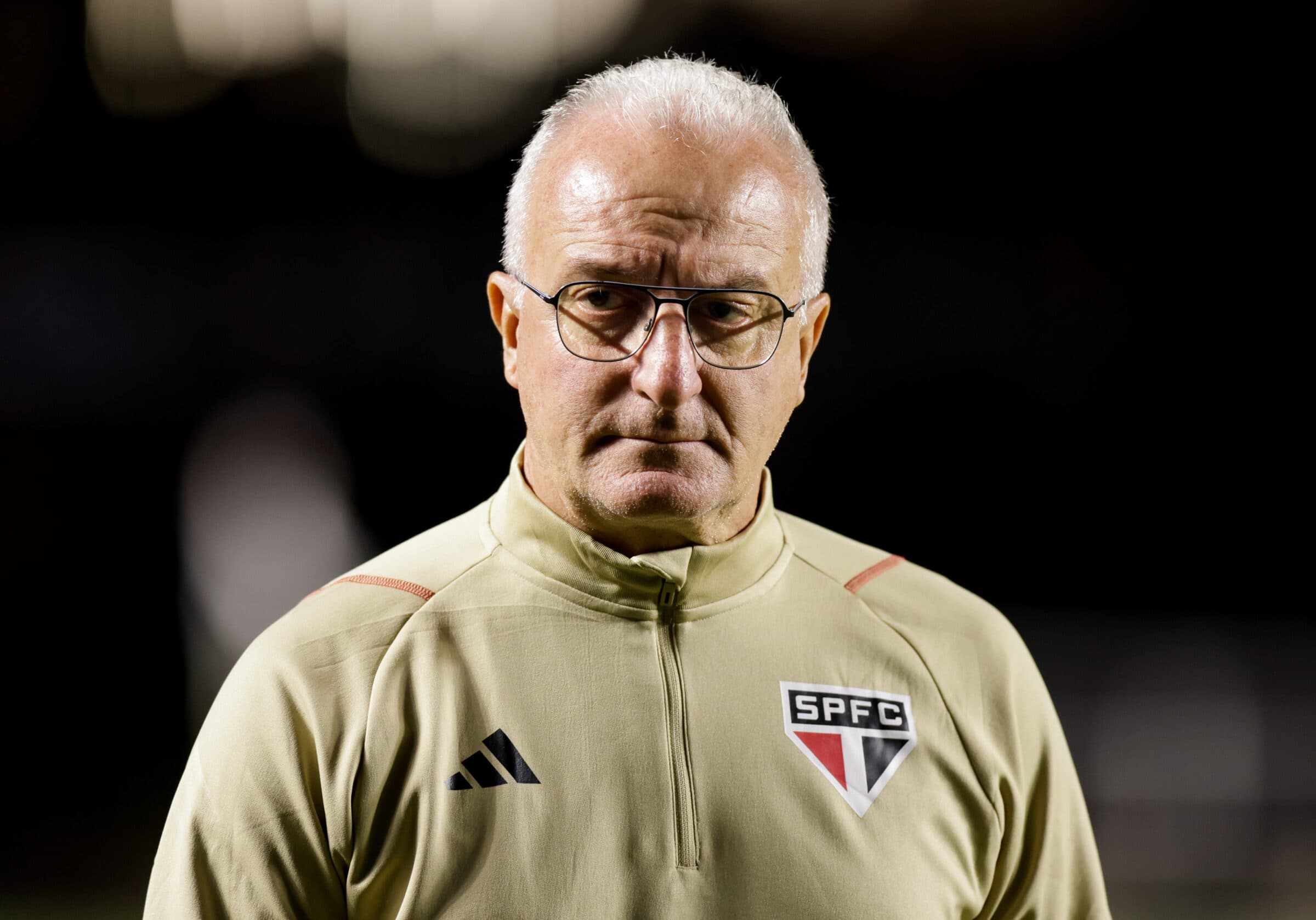 Dorival chega a 7 vitórias e 4 empates em 11 jogos pelo São Paulo, que entra no G4 e deixa Flamengo para trás na tabela do Brasileiro